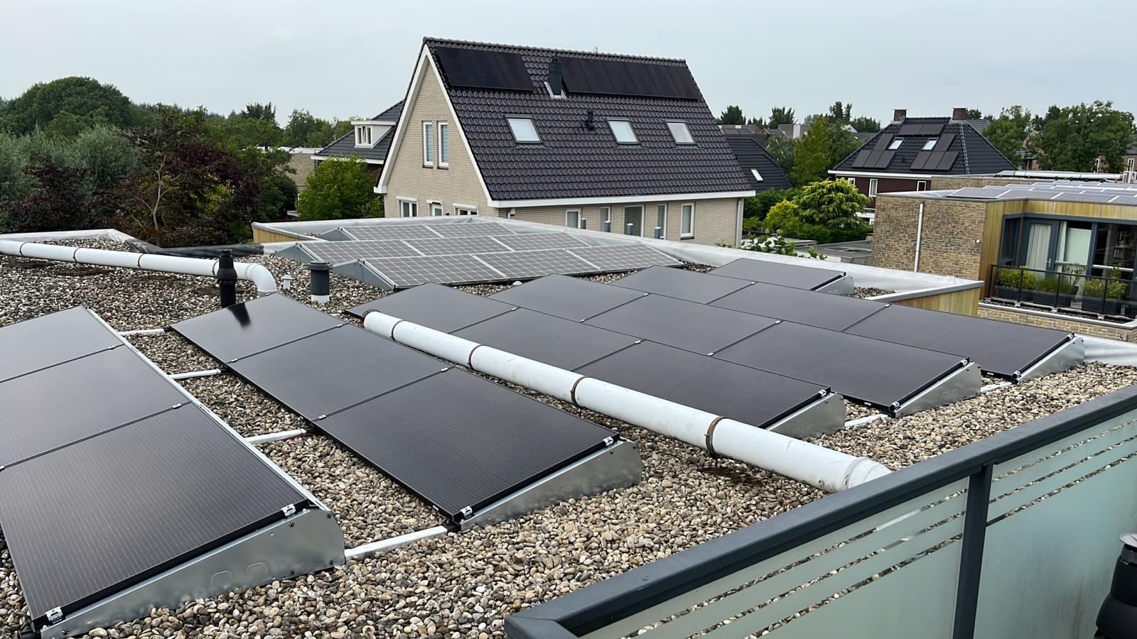 Zonnepanelen op een VvE-complex