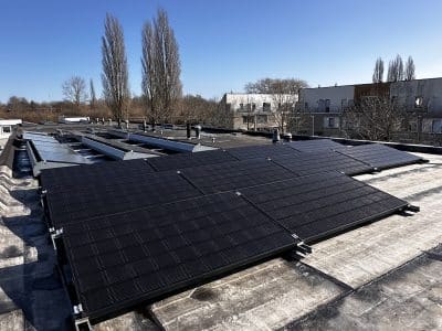 Zonnepanelen demonteren dakrenovatie