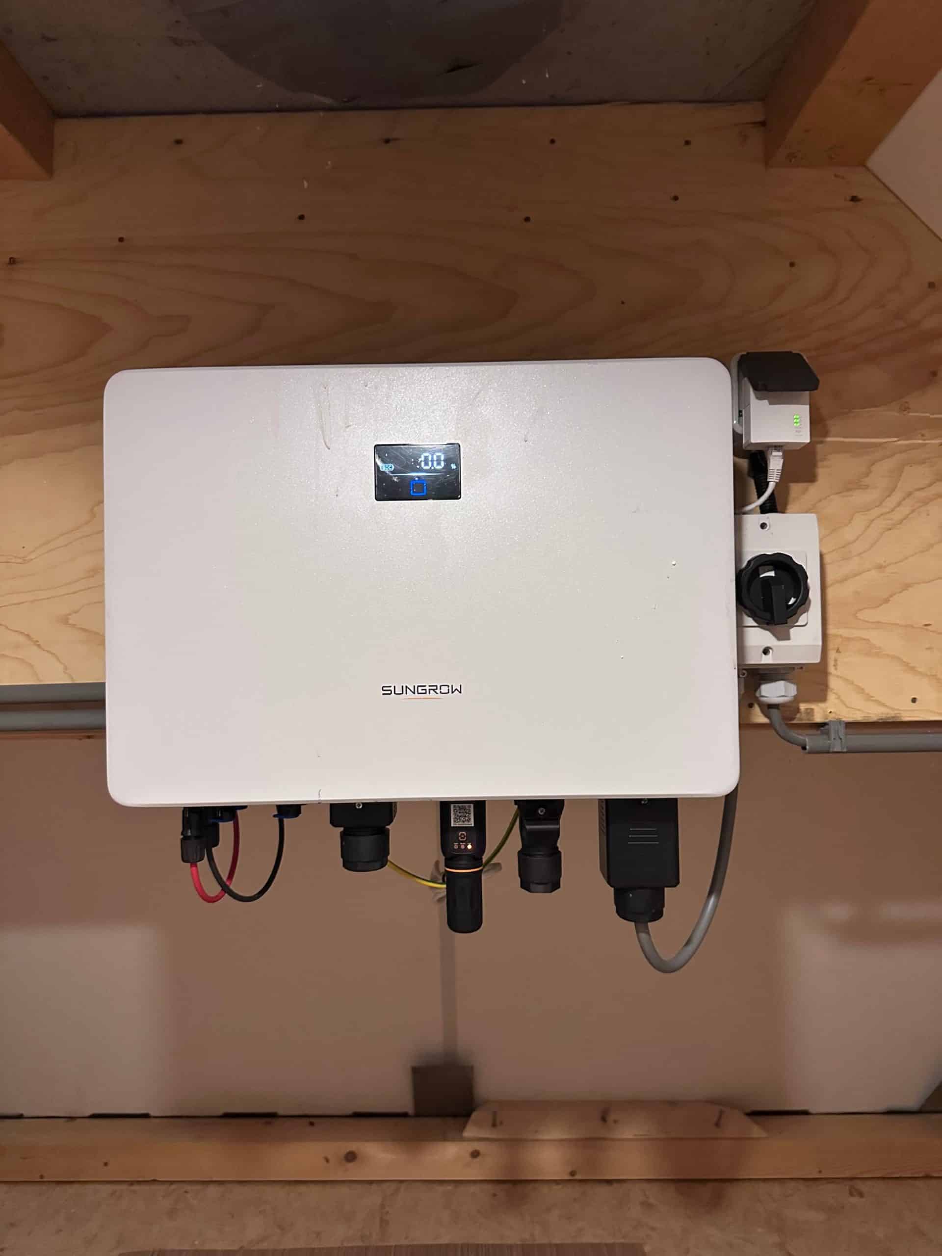 Sungrow hybride omvormer met thuisbatterij weer in bedrijf na inspectie in Makkum